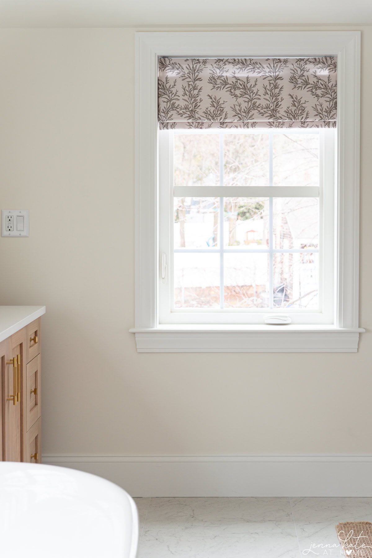 Benjamin Moore White Dove walls in a bathroom.